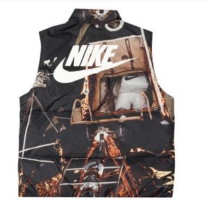 NIKE SPORTSWEAR ZERO GRAVITY DOWN VEST NEW!!